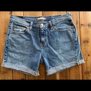 Levi’s signature Jean cutoff shorts size 8 folded